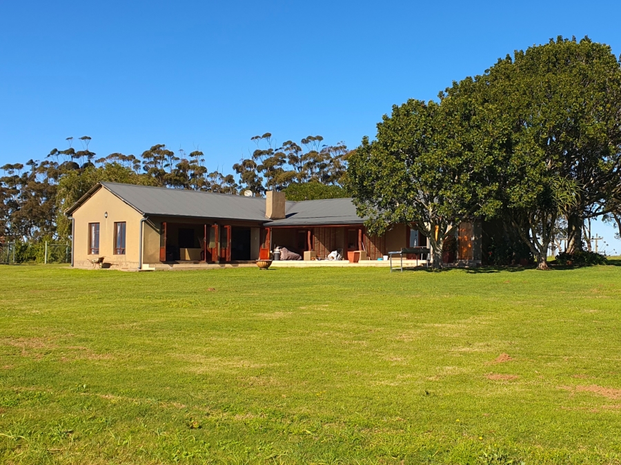 5 Bedroom Property for Sale in Grahamstown Central Eastern Cape